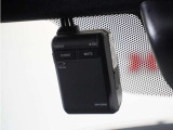 ◆ドライブレコーダー◆映像・音声などを記録する自動車用の装置です。 もしもの事故の際の記録はもちろん、旅行の際の思い出としてドライブの映像を楽しむことができます。