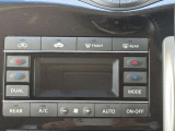 オートエアコン機能で夏の暑さも冬の寒さも、ワンタッチで快適ドライブへ。