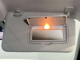 【運転席サンバイザー】鏡が付いているのでメイク直しなどにも便利★