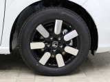 【純正アルミホイール】外観にあったアルミホイールを装着しております。各種社外アルミホイールや、スタッドレスタイヤも取扱いしております。是非ご相談ください。