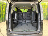 普段のお買い物や通勤、送迎等に十分な荷室スペースを確保しております。セカンドシートを倒すと、大きな荷物の積載も可能です♪