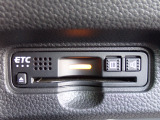 ■【ETC車載器】が装備されています。セットアップをしてお渡しとなり、ETCカードを差し込むだけで高速道路の利用が可能です。