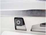 バックカメラが付いているので後方確認が非常にしやすいです。今や運転初心者も熟練者も必須装備!ついていて損はないですね♪