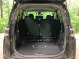 普段のお買い物や通勤、送迎等に十分な荷室スペースを確保しております。セカンドシートを倒すと、大きな荷物の積載も可能です♪