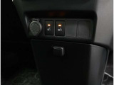 シートヒーター付:寒い日や夏の冷房中の冷えやすい肩・腰・脚部を暖めるシートヒーターが運転席・助手席に装備されています!