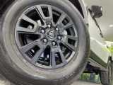 【純正18インチアルミホイール】外観にマッチした純正アルミホイールを装着しております。各種社外アルミホイールや、スタッドレスタイヤも取扱いしております。是非ご相談ください♪