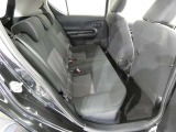 後部座席も当然、綺麗・清潔に仕上げております。内装の綺麗なお車は気持ちが良いですね。