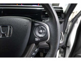 Hondaセンシングの機能のひとつ、アダプティブクルーズコントロール付!アクセルから足を離しても設定したスピードと前車との車間を保ち走行してくれます!車線維持もアシスト☆高速道路で疲労軽減ですね☆
