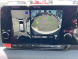 【アラウンドビューモニター】周囲を見渡せる映像で、スムースな駐車をサポートします