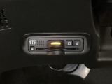 ハンドルの左下にETCがついています。高速道路の料金所の通過も楽々です!。 カードの取り出しもしやすい場所についています。