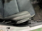 痛みの出やすい運転席シートの角、フロアマット、座面、ともに良好です