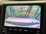 【バックカメラ】駐車時に後方がリアルタイム映像で確認できます。大型商業施設や立体駐車場での駐車時や、夜間のバック時に大活躍!運転スキルに関わらず、今や必須となった装備のひとつです!