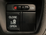 【パワースライドドア】助手席側がパワースライドドアになっており、運転席のスイッチやスマートキーでも開閉が可能です!開口部も広いので乗り降りも楽々♪