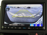 リアワイドカメラシステム!従来の視野に加えて、後方側方を約180&deg;まで見えるワイドビューと、後方を真上から見たような視野で駐車時などに便利なトップダウンビューの3つの視野があります!