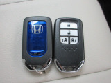 スマートキー付!キーを取り出さなくてもドアロックの施錠・開錠、エンジンの始動が出来ます!雨の日や荷物の多い日にとても便利ですね♪