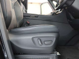 パワーシート搭載。微妙な調整が手軽にでき、ピッタリなポジションで運転することが可能です。