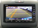 【リアカメラ】運転が苦手な方も車庫入れラクラクです!ギアをリバースに入れれば自動的にモニターが切り換わりますので、面倒な操作は不要です。狭い駐車場もお車を傷つけず安心です!