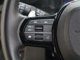 ステアリングスイッチ付き。前方から目を離すことなく操作することが可能です。