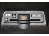 ETC車載器付き!ドライバーズポケット内に設置しすっきり収納。見た目が美しいだけでなく、外から見えにくいので安心です。