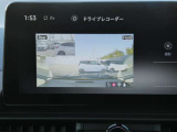 メーカーオプションの前後ドライブレコーダー付きです。