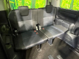 3列目シートはもちろん状態良好☆大人でもゆったりと座って頂けますので、大人数でのお出かけもラクラクです♪ご家族で、気の知れた仲間で、ドライブに行くのが楽しみですね♪