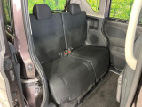 後部座席も気になるようなキズ・汚れやへたり等、大きなダメージはなく、良好な状態です。