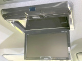 【フリップダウンモニター】大画面モニターで後席でもエンタメをお楽しみいただけます。小さなお子様にも大人気の装備です♪