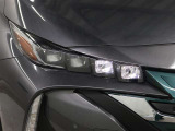 LEDヘッドランプには「オートマチックハイビームシステム」を搭載。夜間走行時にハイビームで走行可能と判断した場合、ロービームとハイビームを自動的に切り替え、前方視界確保をアシストします。