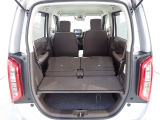 リアシートを使用しない時は、前に倒せば更に広々ラゲッジスペースの出来上がりです、更にたくさんの荷物が積み込み可能です!