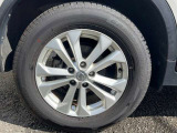 【純正ホイール】外観にマッチした純正アルミホイールを装着しております。