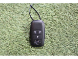 キーフリーシステムになっています。電子キーを携帯しているだけ、それだけでドアのロック開閉からエンジンの始動までできちゃいます♪