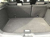 トランクスペースもご覧のとおり広々しております☆SUVならではの使いやすいトランクスペースに夢と希望以外に荷物もしっかり載せることができます☆