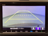 【バックカメラ】運転が苦手な方も車庫入れラクラクです!ギアをリバースに入れれば自動的に切り換わりますので、面倒な操作は不要です♪狭い駐車場もお車を傷つけず安心ですね!