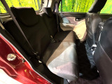 後部座席も気になるようなキズ・汚れやへたり等、大きなダメージはなく、良好な状態です。