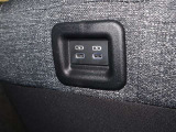 運転席後ろには、後席専用USBタイプC充電がございます。