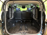 普段のお買い物や通勤、送迎等に十分な荷室スペースを確保しております。セカンドシートを倒すと、大きな荷物の積載も可能です♪