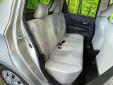 後部座席も気になるようなキズ・汚れやへたり等、大きなダメージはなく、良好な状態です。