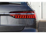 リヤダイナミックターンインジケーター。右左折時、流れるような光の動きで視認性を高める、ターンインディケーターです。ダイナミックなライトシーケンスは、人の目を惹きつけてやみません。