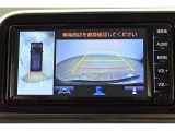 パノラミックビューモニター付きです。車両を上から見たような映像をディスプレイオーディオ画面に表示。運転席からの目視だけでは見にくい、車両周辺の状況をリアルタイムでしっかり確認できます。