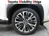デザイン性に優れたトヨタ純正のアルミホイールを装着しております。