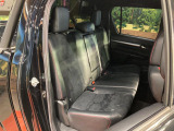 後部座席も気になるようなキズ・汚れやへたり等、大きなダメージはなく、良好な状態です。