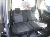 サードシートもゆったり広々です。