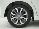 アルミホイール装着車です!これで足元まわりもおしゃれにきまります!