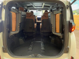 後席を格納すると、これだけの広さが!シーンに合わせたシートアレンジで、大きな荷物も積むことが出来ます♪