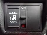運転席からもスライドドアをボタン操作でスピーディーに開閉できます!またスマートキーでも操作できるので便利です。