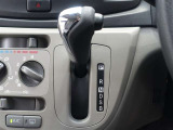 ストレート式のシフトレバーを採用しております♪シンプルなので、誰でも使いやすいですネ☆