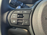 【ステアリングリモコン】ステアリングにオーディオ調節可能なスイッチが装備されていますので運転中でも視線をそらさずにオーディオの調節が可能です!