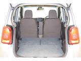 簡単に収納できる後部座席!大空間が出現します!シートアレンジが多彩な点も特徴です!レジャー用品も積み込めます!