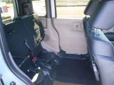 チップアップ機構付きリアシート☆スタンダードフロアマットが付いています