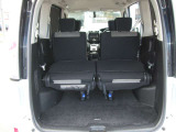 シートを倒すとこんな感じです。収納力もUPです!